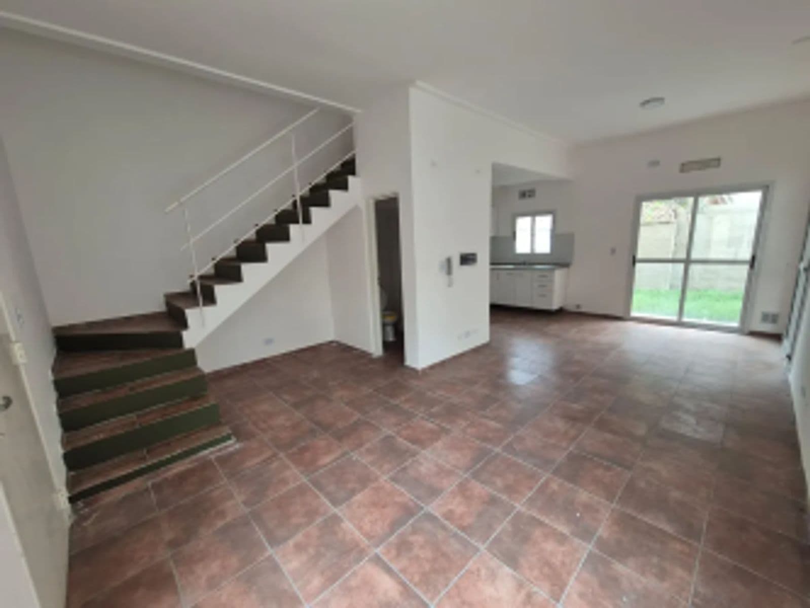 Alquiler - PH de 3 Ambientes Con Cochera Patio y Balcon Ituzaingo