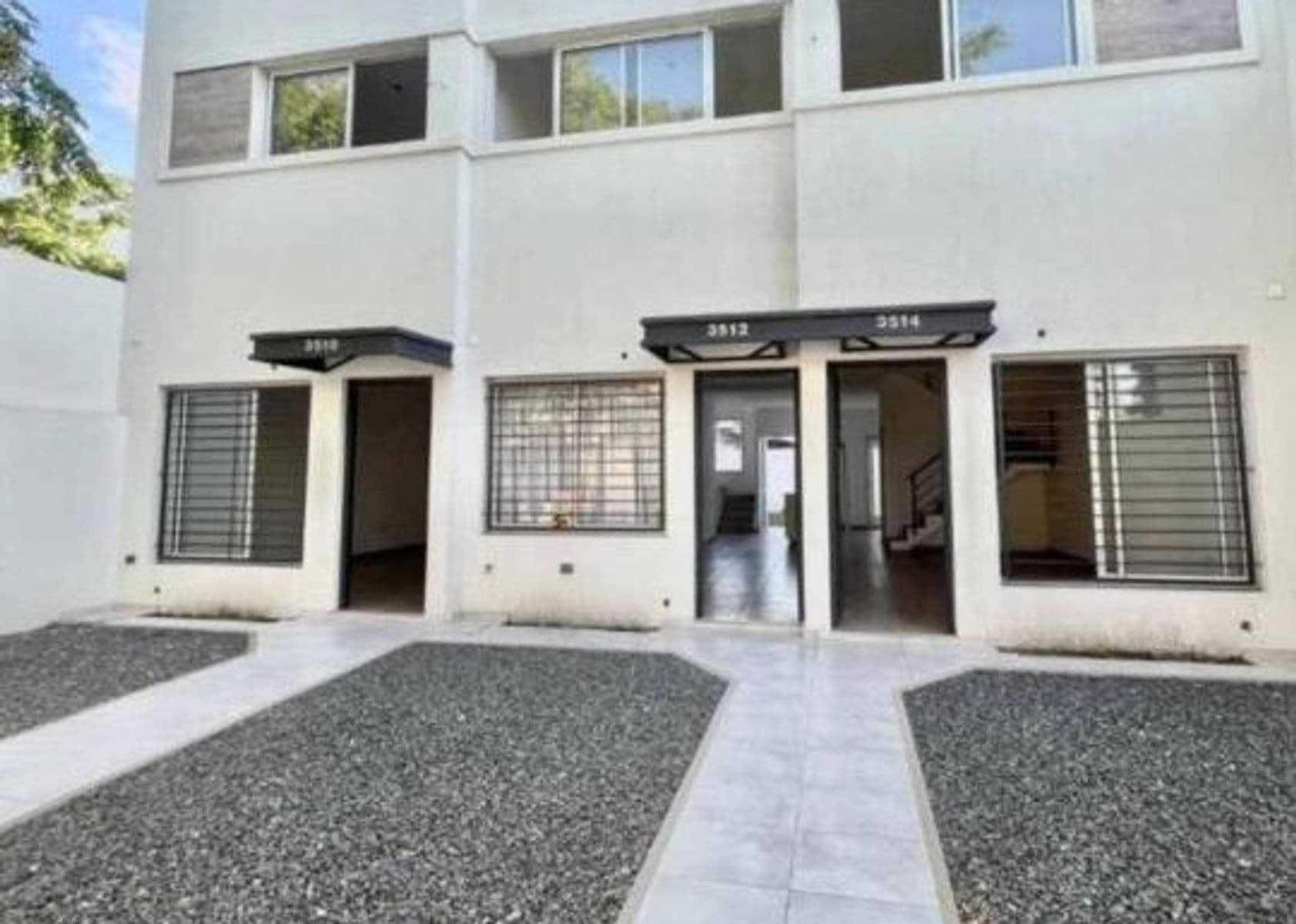 VENTA DUPLEX 3 AMBIENTES A ESTRENAR CON FONDO Y COCHERA APTO CREDITO
