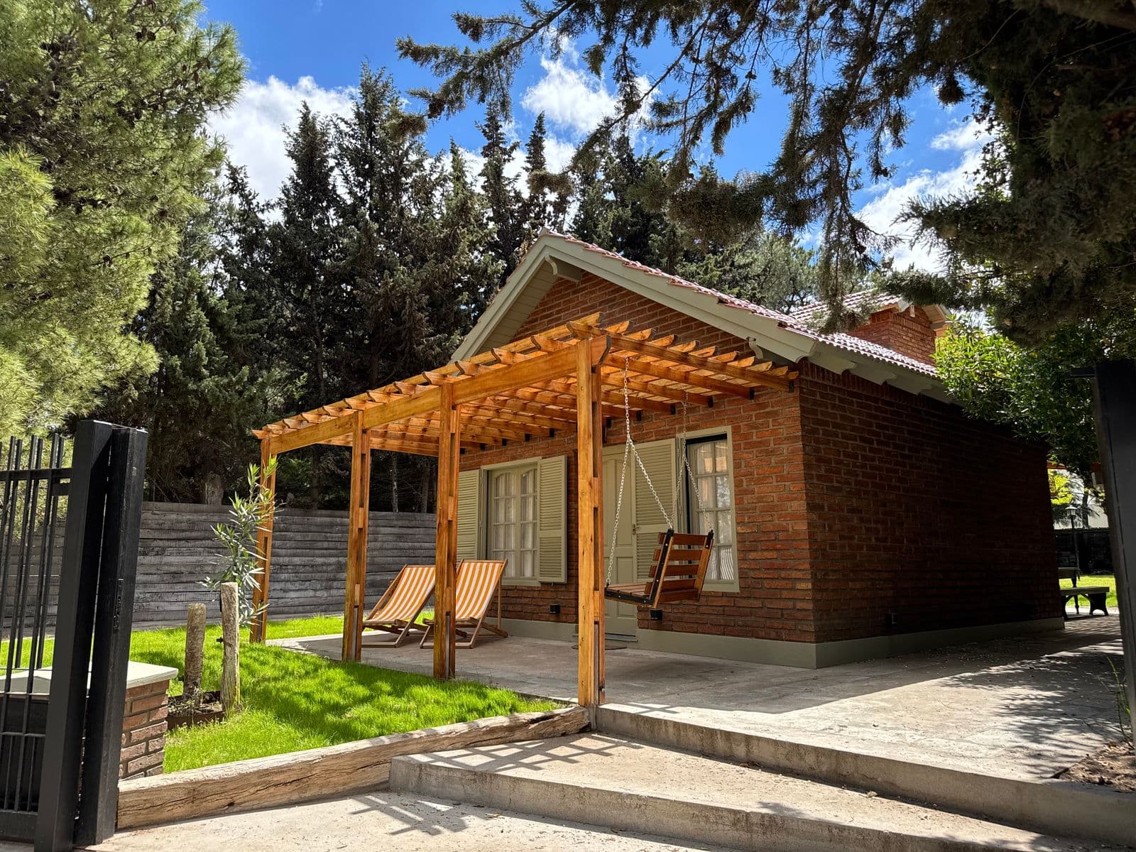 ENCANTADORA CASA EN EXCELENTE UBICACIÓN