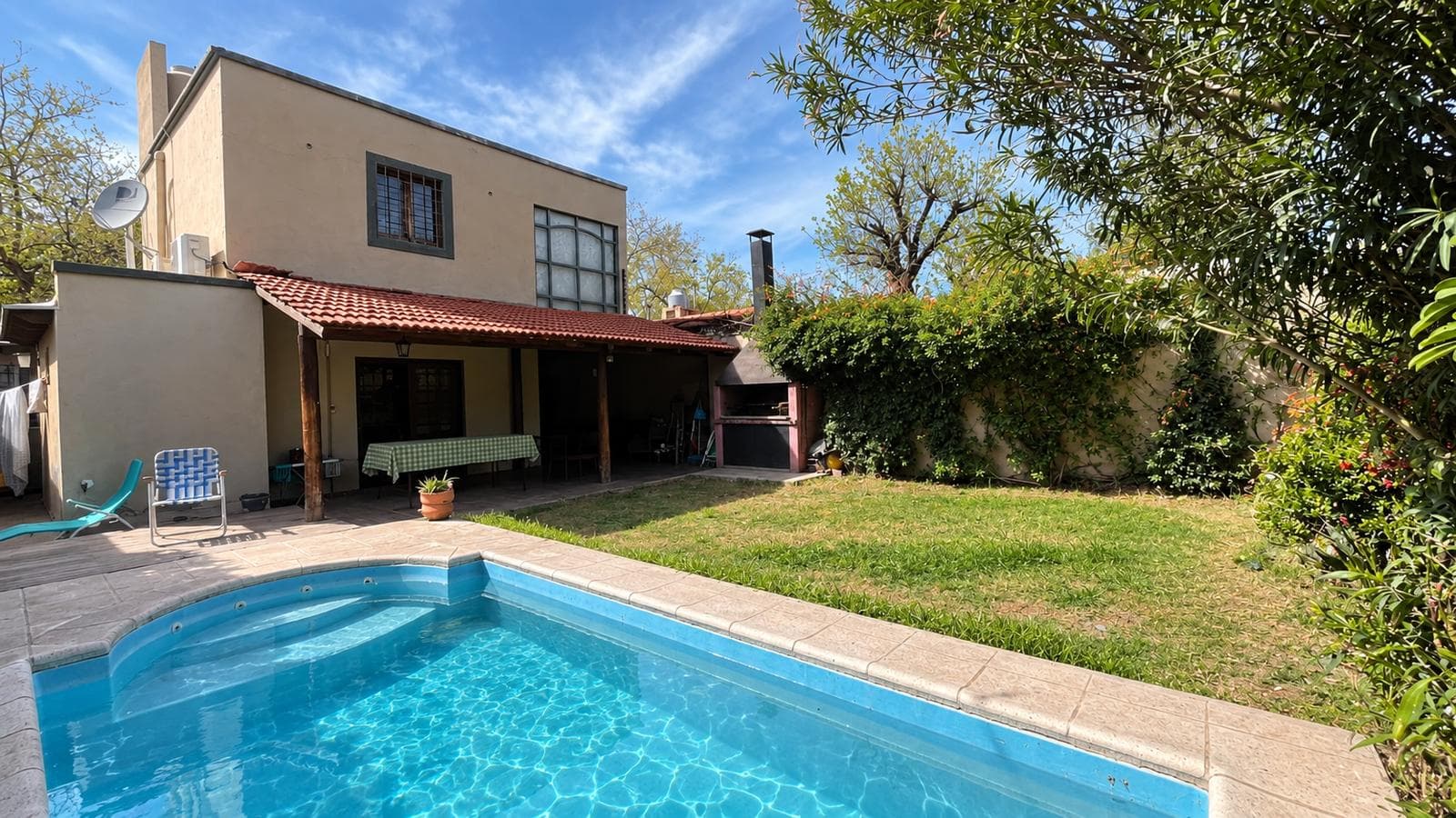 Casa 5 ambientes, quincho con pileta en Sexta Sección - Mendoza