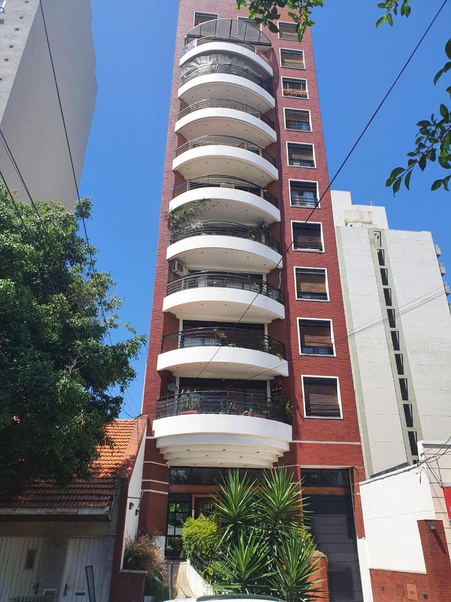 Cochabamba 300- Banfield Este Duplex en venta 6 ambientes 2 cocheras