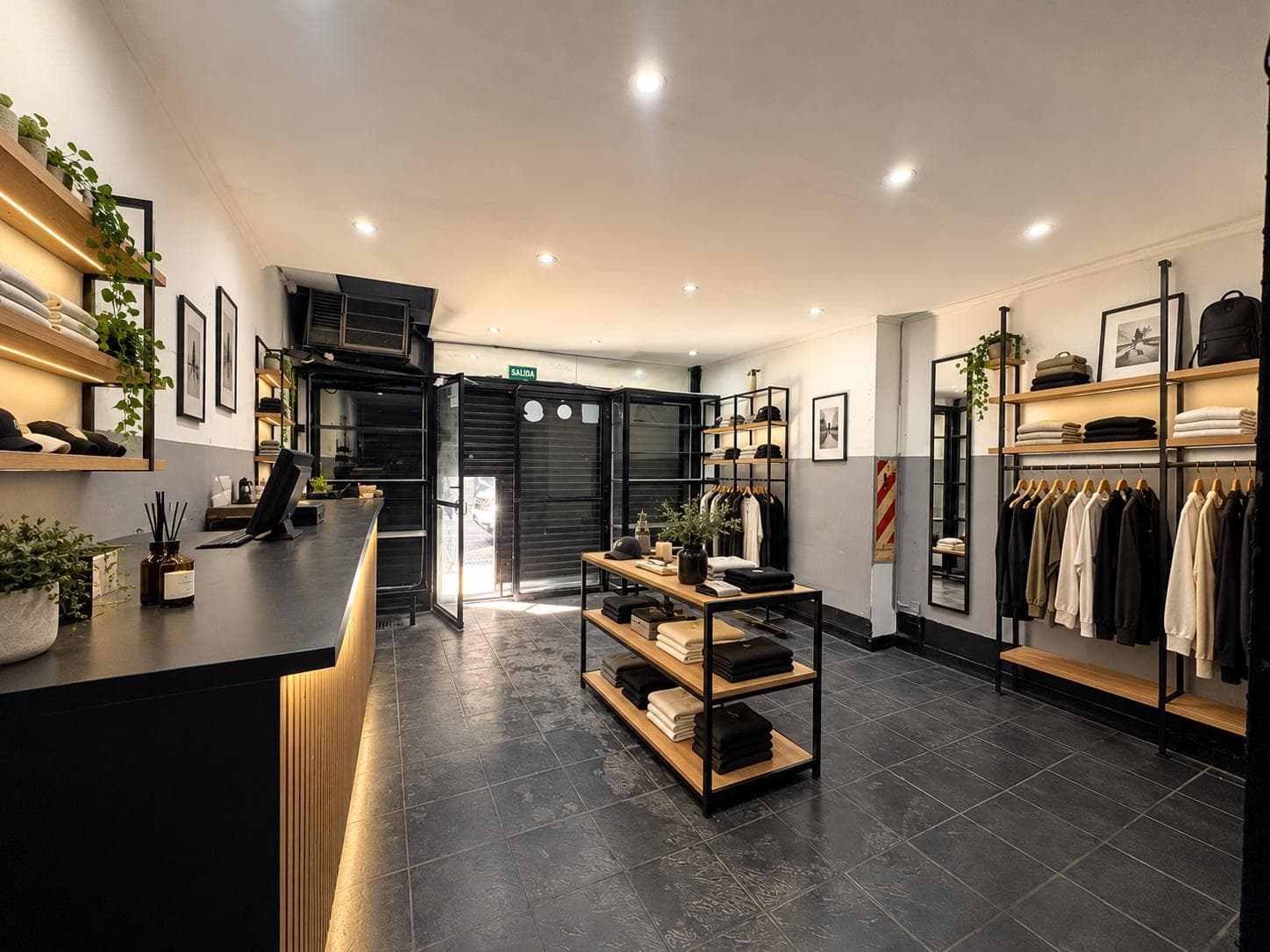 VENTA LOCAL COMERCIAL CON SOTANO EN MICROCENTRO, SAN NICOLAS