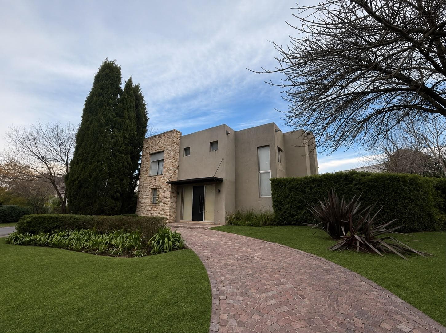 Moderna Casa en Venta en Santa Maria de los Olivos