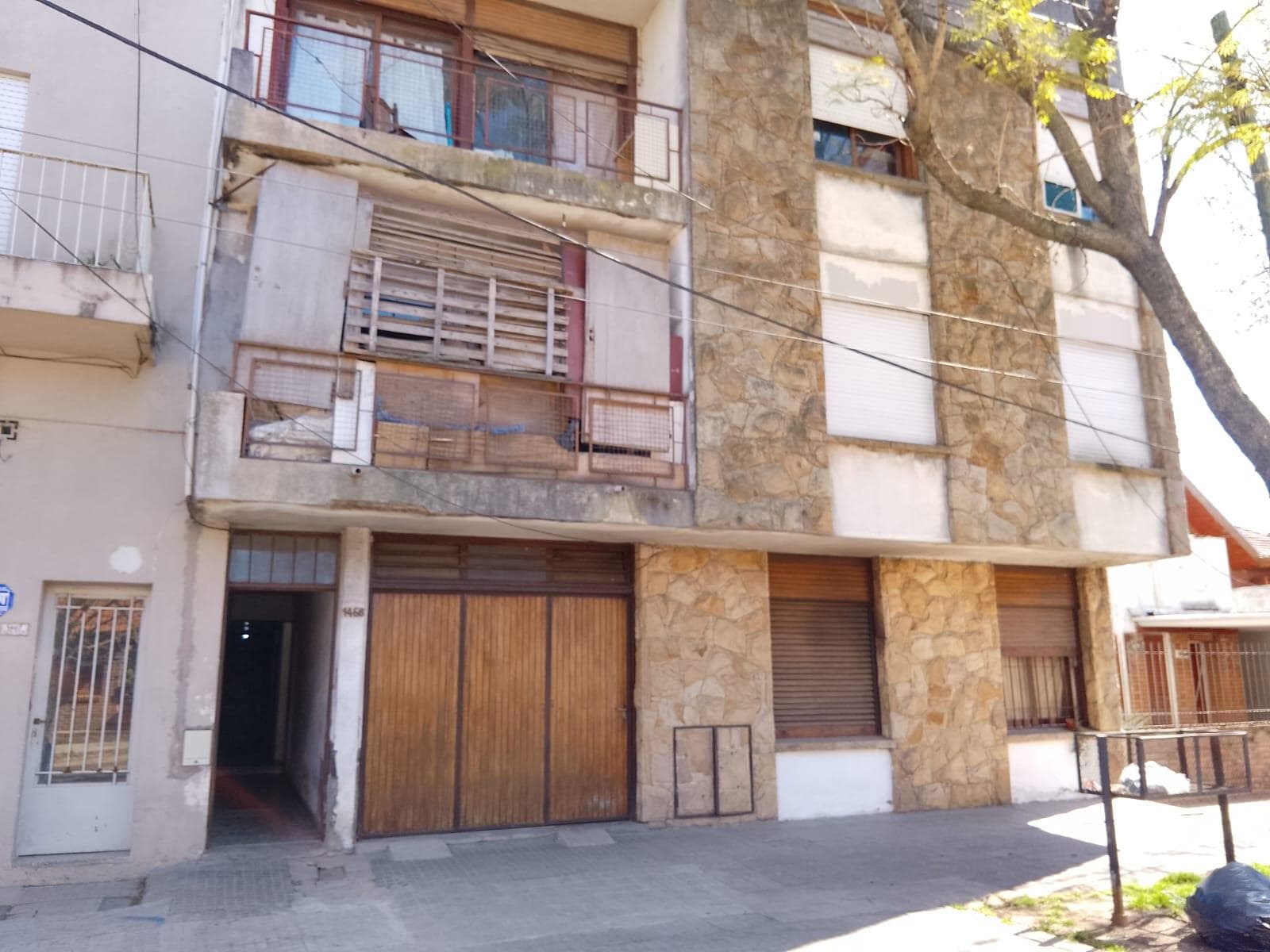 DEPARTAMENTO calle 527 entre 9 y 10. 2° piso por escalera