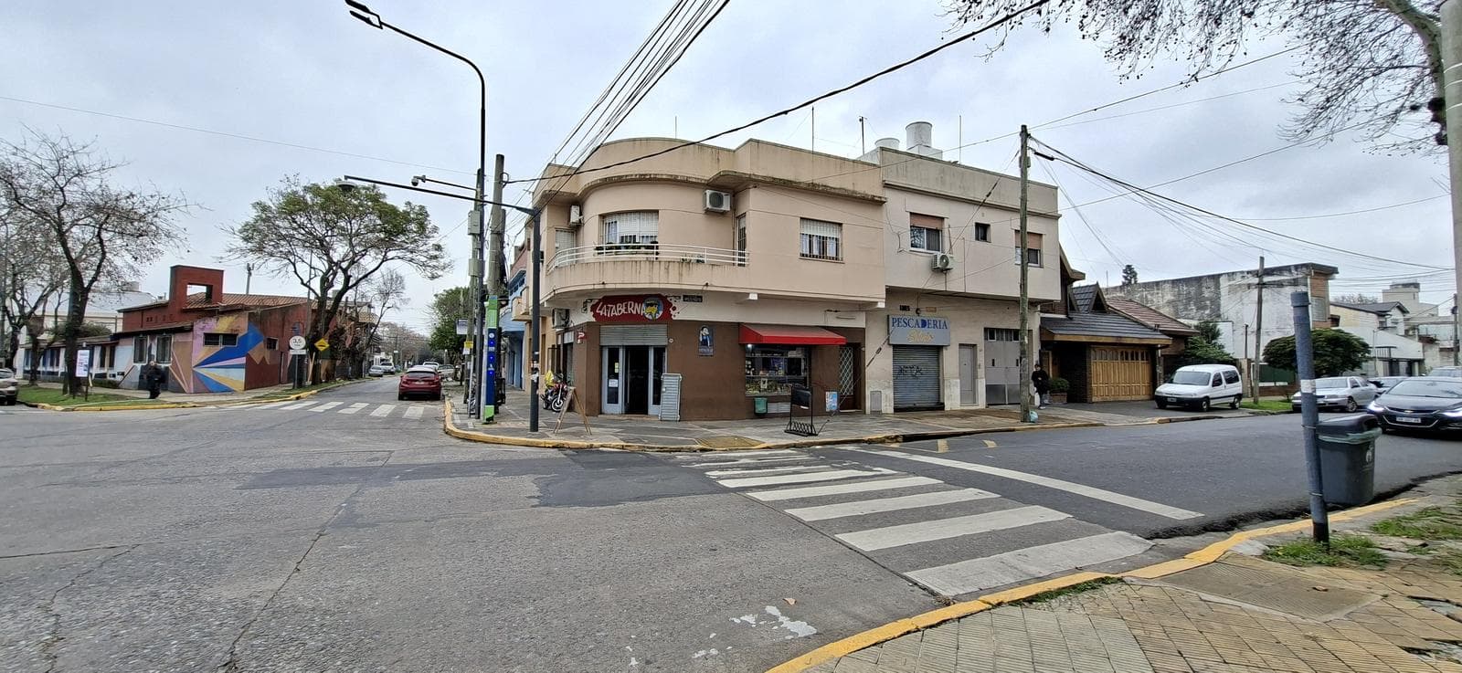 Local con vivienda en Hipolito Yrigoyen y Av. Mitre- Florida - En Venta