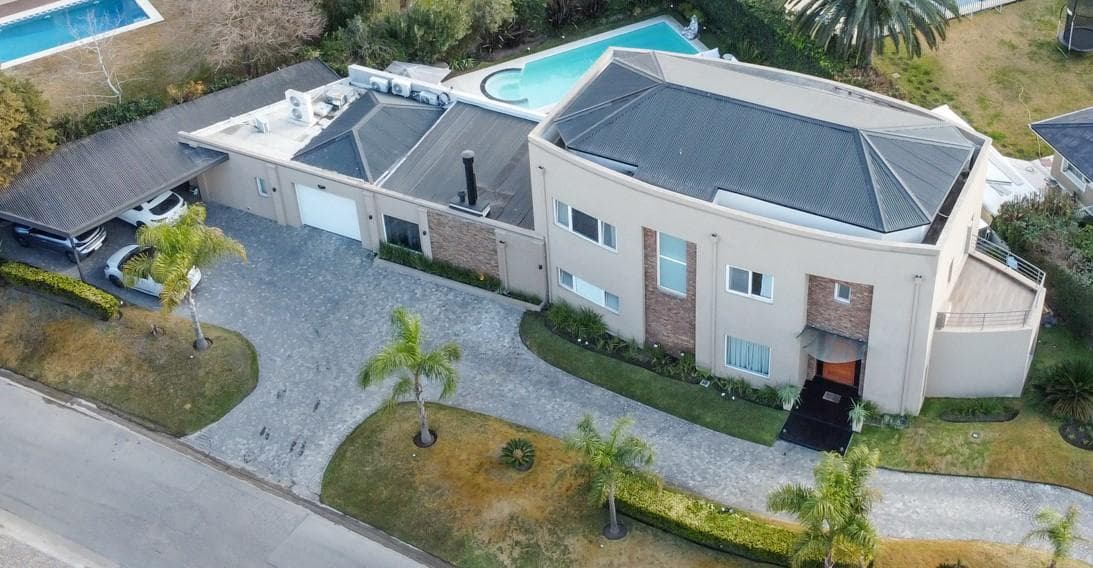 Barrio Septiembre | Casa 8 Ambientes con Cine y Pileta Climatizada | Escobar