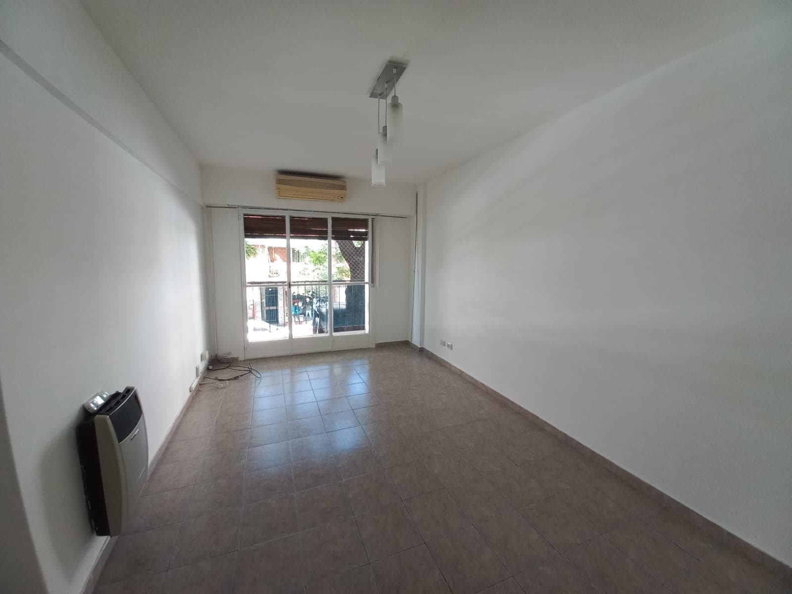 Darregueyra 2400. Tres ambientes. Alquiler.
