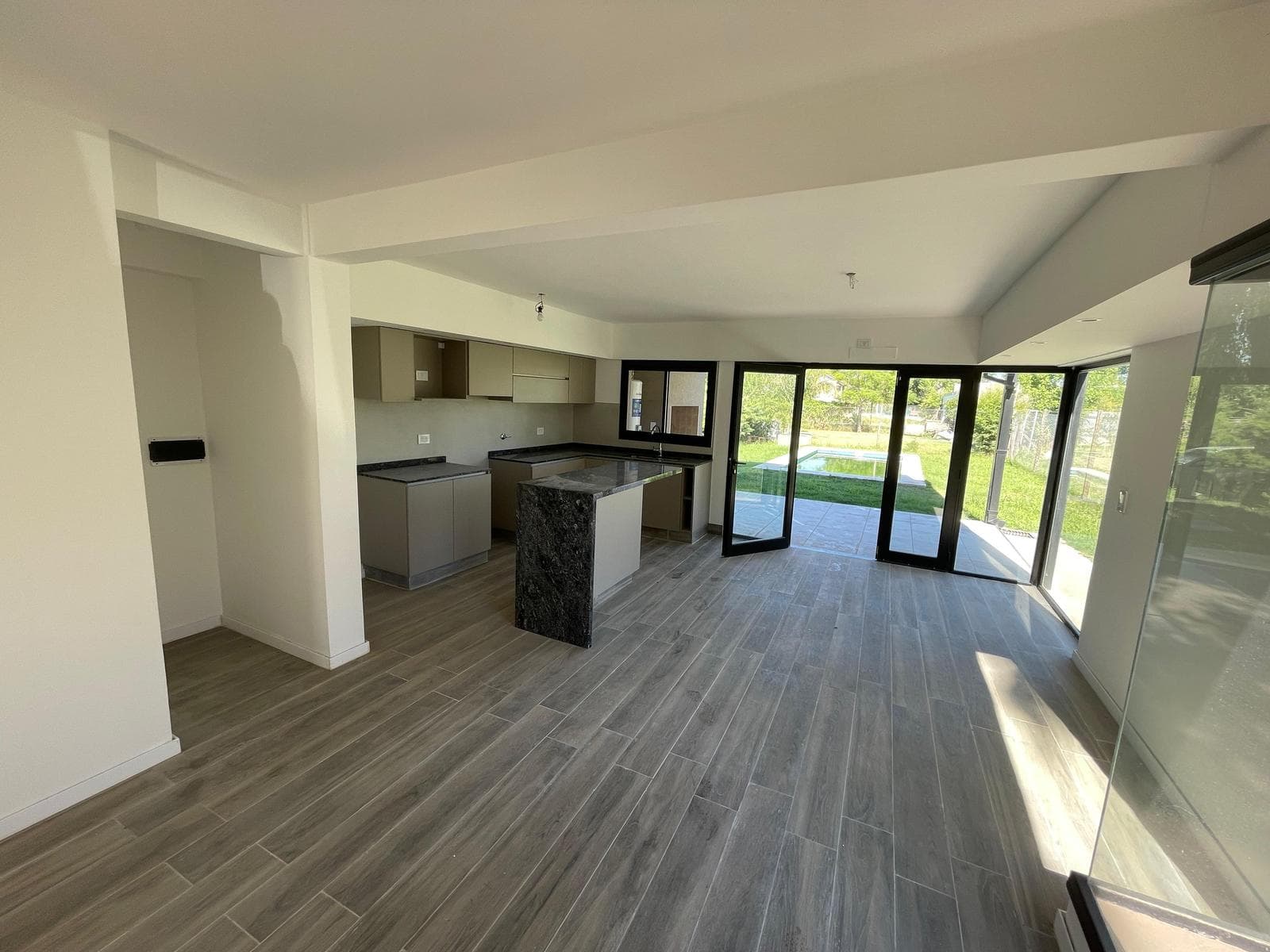 Casa a estrenar en venta en Talacasto 758, Roldán | 2 dormitorios | Pileta y diseño moderno