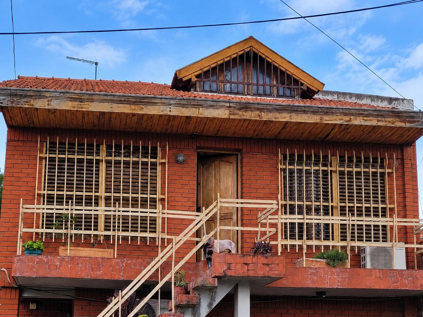 PH en venta de 3 amb.- 1 piso C/playroom Al Frente- Casanova