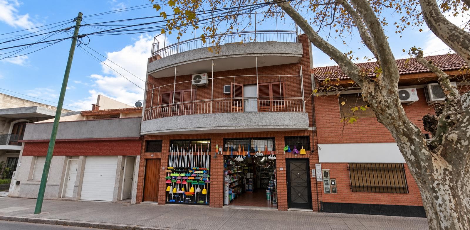 VENTA - CASA 5 AMBIENTES - LINIERS