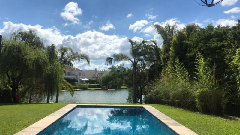 VENTA Y ALQUILER CASA MODERNA GLORIETAS, AL LAGO NORDELTA