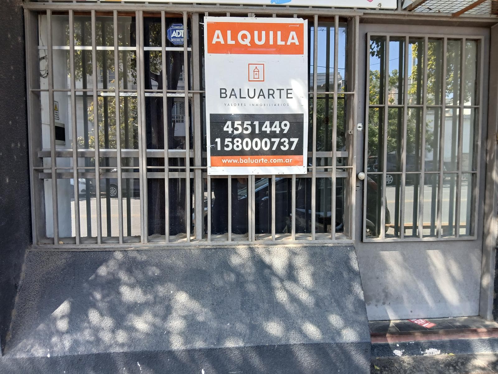 Se alquila Local Comercial Av San Jerónimo