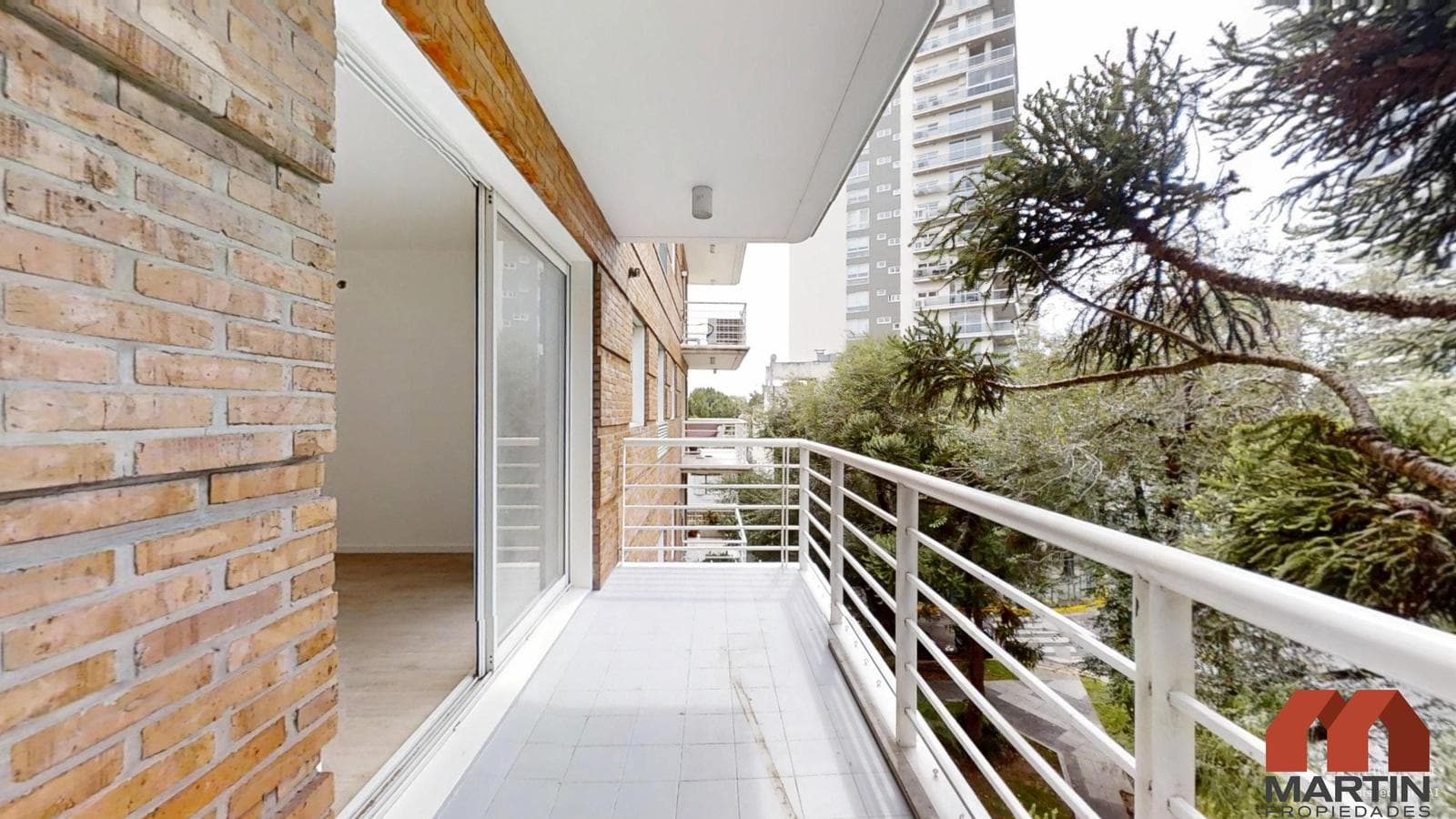 Departamento en Alquiler de 3 Ambientes en La Lucila con Balcón y Pileta
