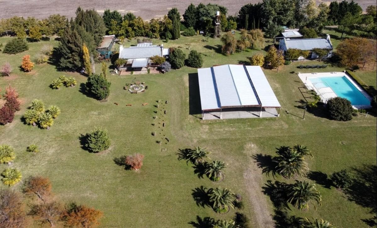 Campo de 32 ha. con infraestructura ideal Club de Polo o Equitación a 14 km. de Capilla del Señor