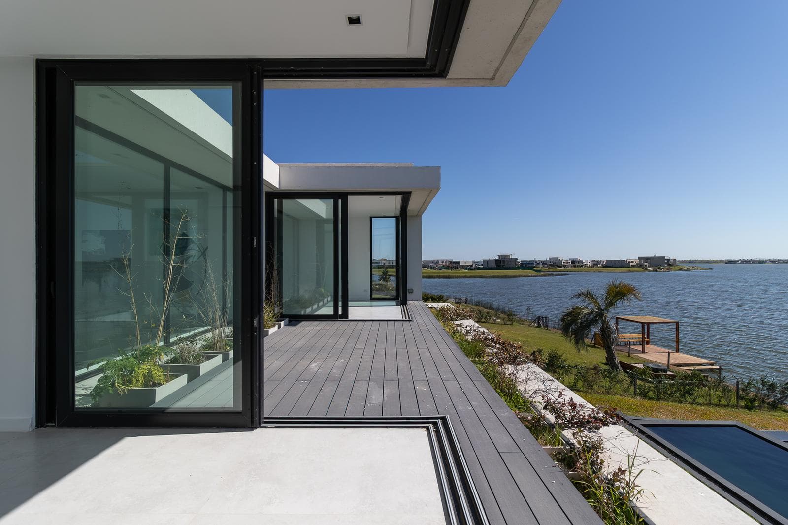 Casa al lago central en venta 4 dormitorios en suite