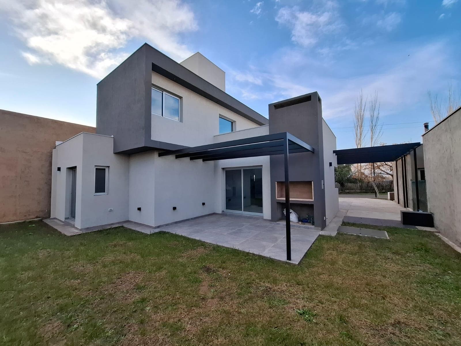 Moderna casa de 3 dormitorios en Barrio privado Ciro de Vieytes