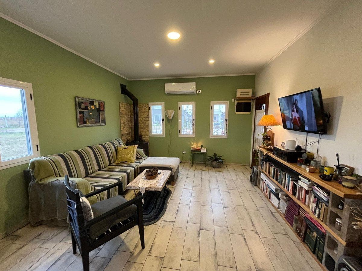 Casa super equipada, con detalles de categoría, barrio Domselaar Chico VENTA