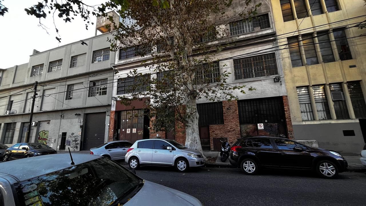 Depósito - Villa Santa Rita Venta 1770 MTS CUB en 3 plantas.