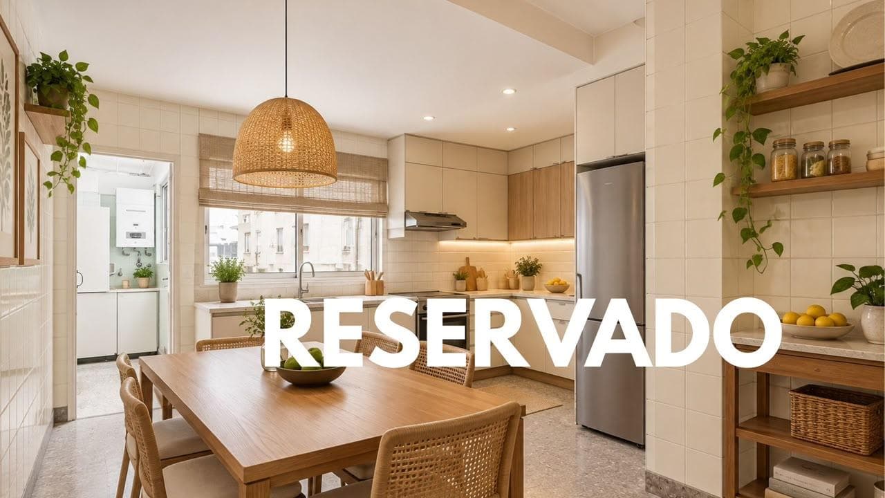 Venta departamento de 4 ambientes con dependencia en Flores