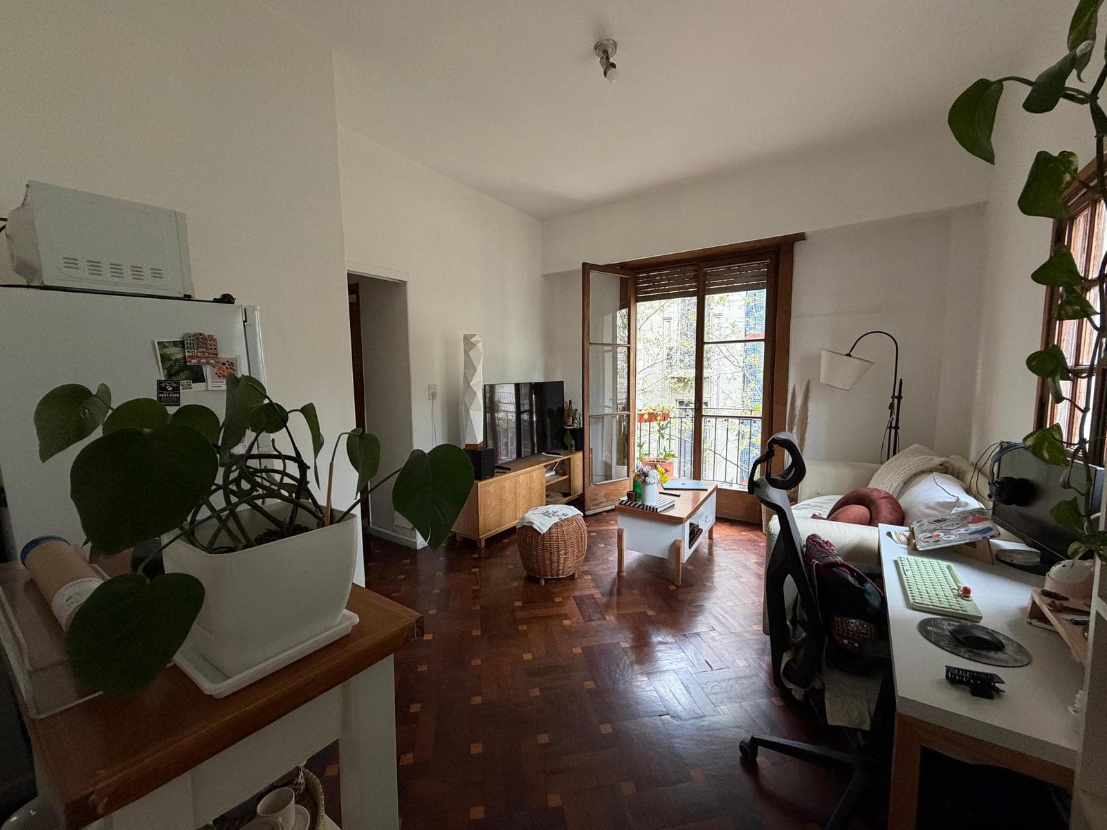 Departamento en venta de 2 ambientes al frente, super luminoso con balcón-Recoleta