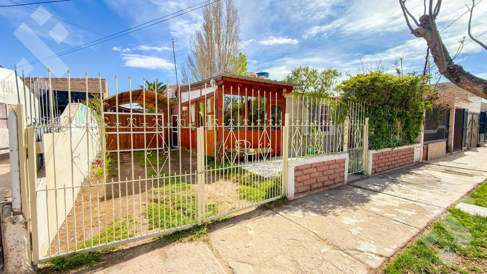 VENTA CASA 4 DORMITORIOS CENTENARIO