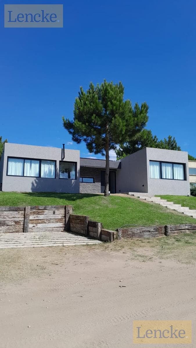 Casa en Barrio Costa Esmeralda