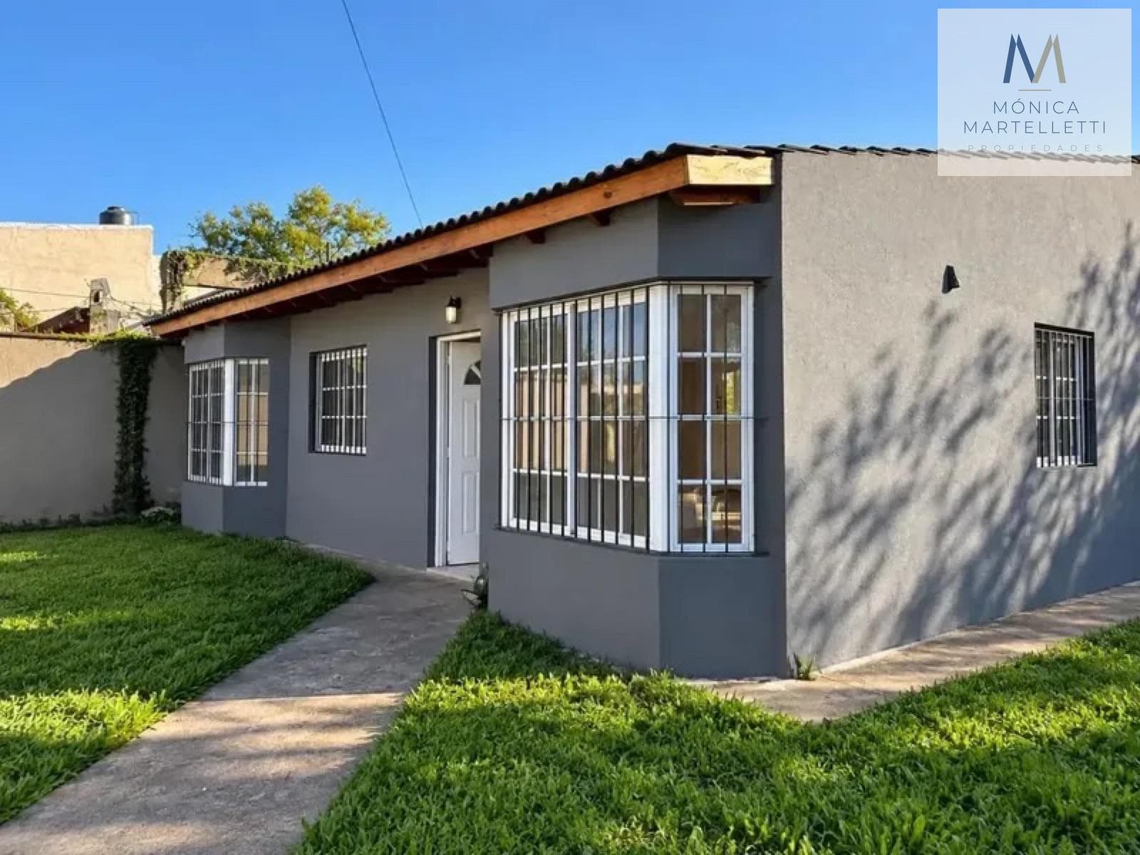 Casa 3 ambientes con cochera - Villa Gobernador Udaondo