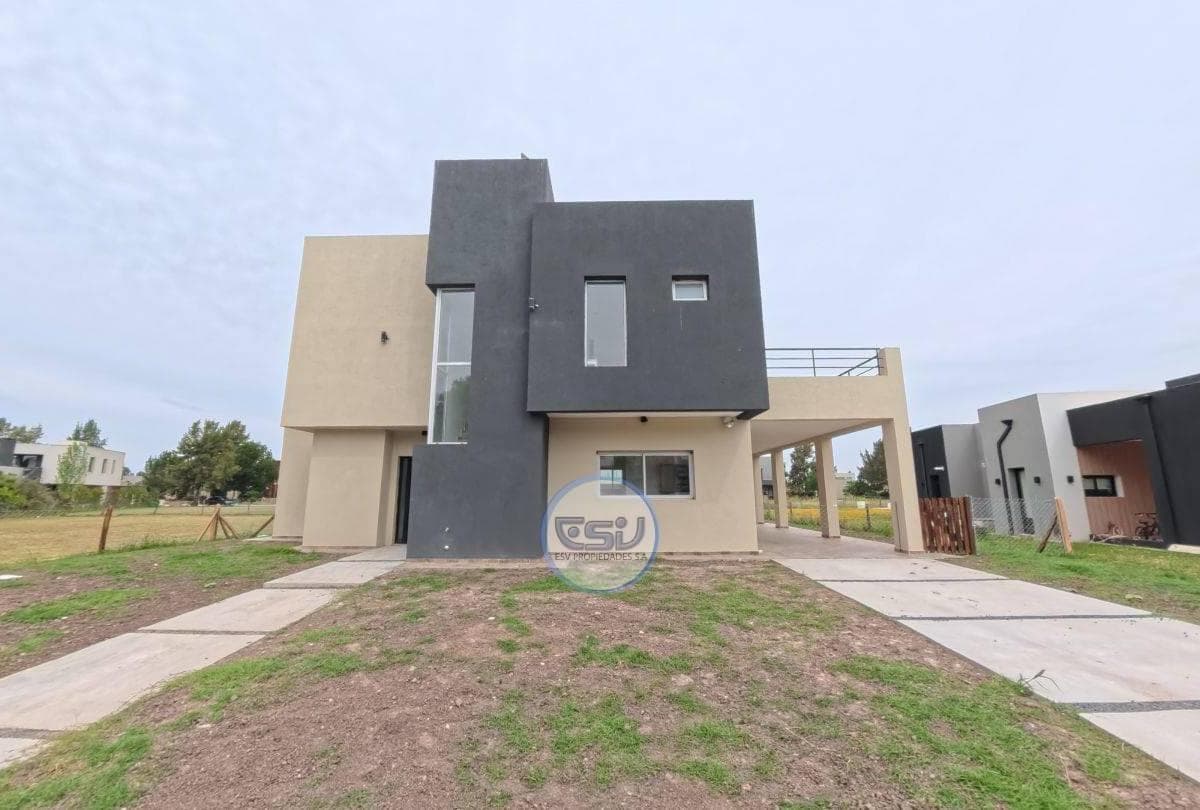Venta Casa 4 ambientes a estrenar Principado Ciudad Náutica, Canning