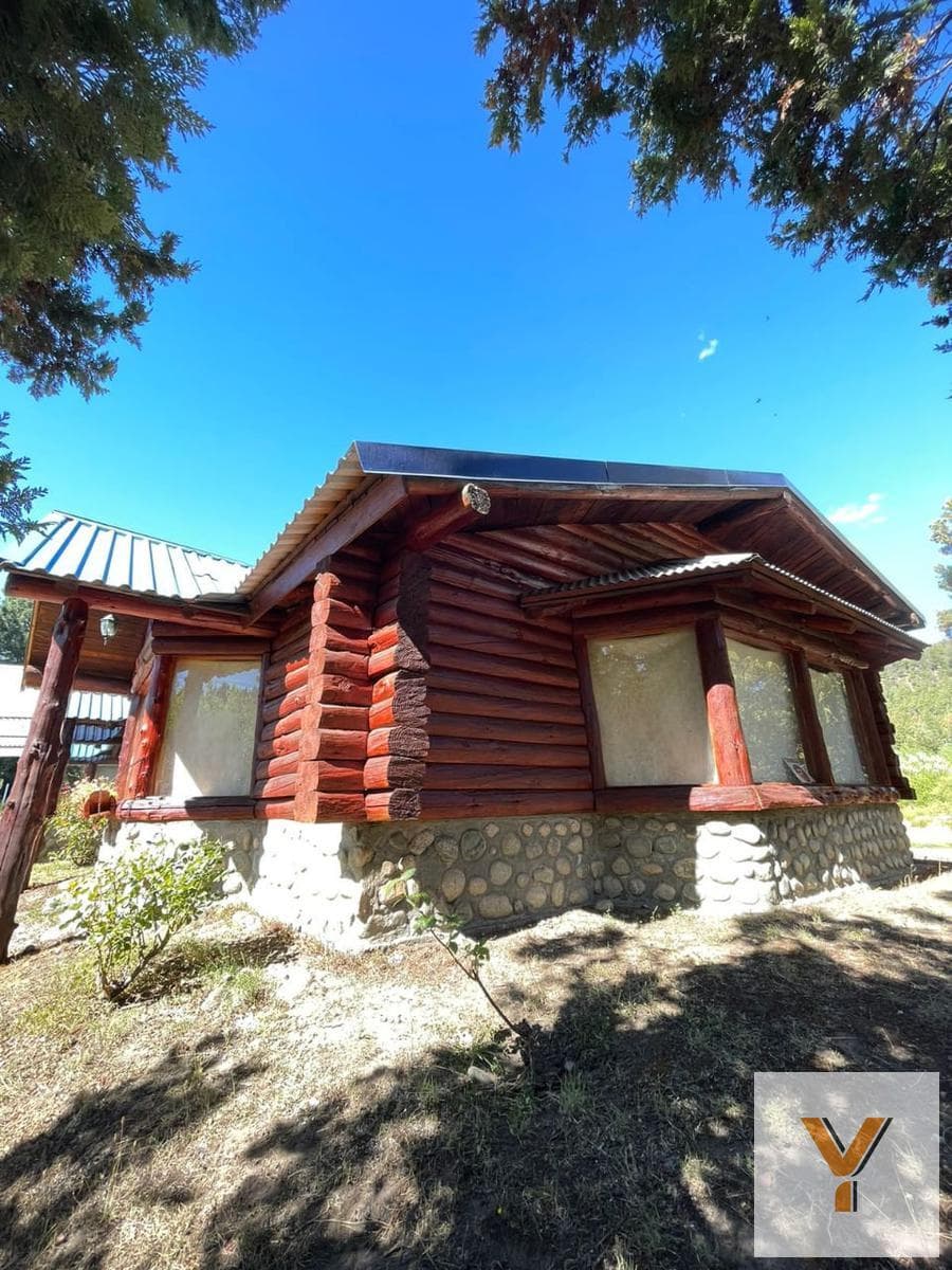Casa en venta - 4 Dormitorios 3 Baños - Cochera - 21.788Mts2 - El Bolsón, Río Negro