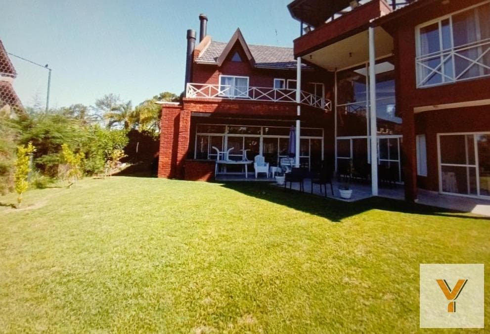 Casa en venta - 5 Dormitorios 4 Baños - 480Mts2 - Canning