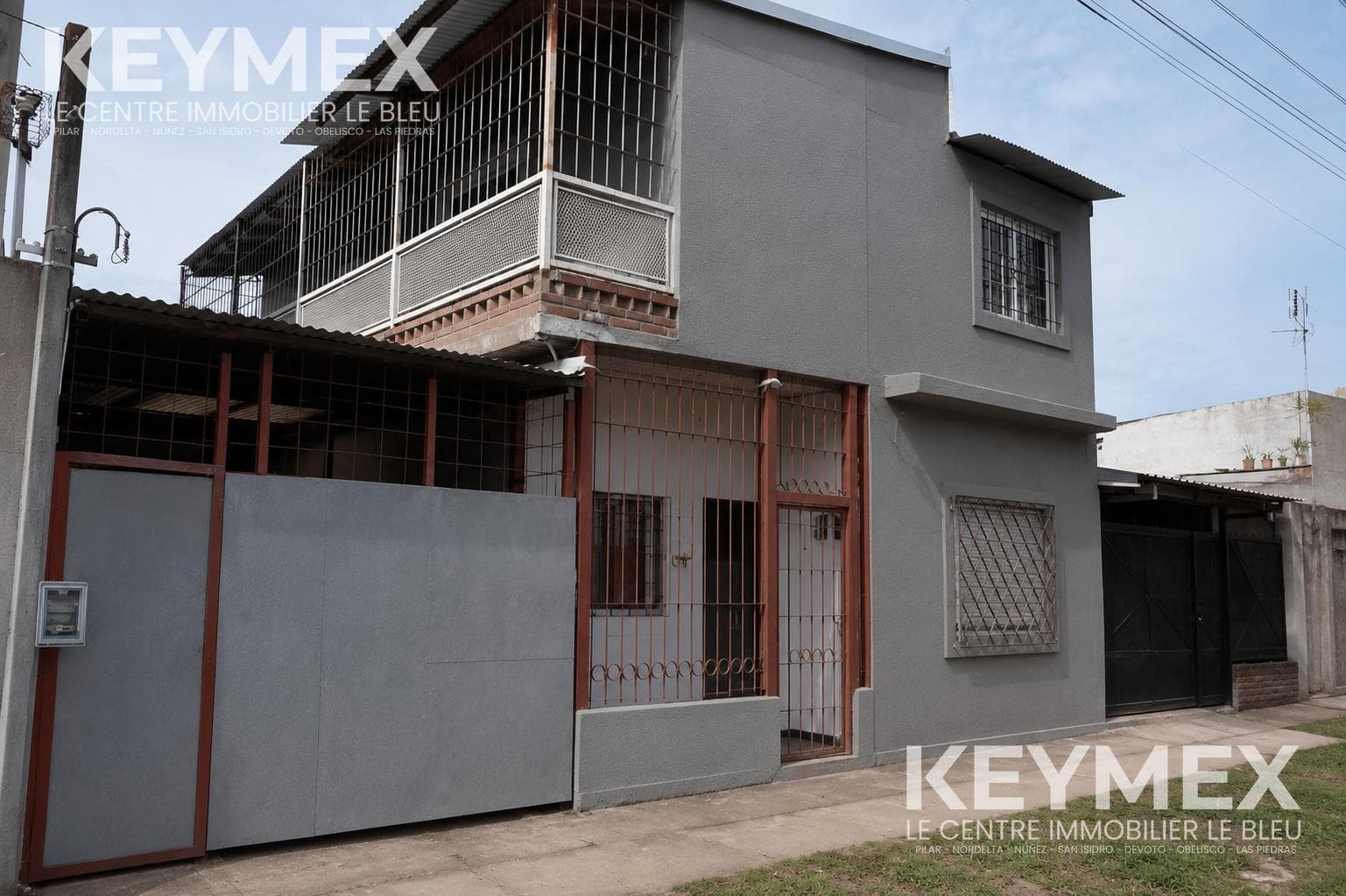 Venta de casa de 5 ambientes en Gonzales Catan con posibilidad con construcción - Apto Crédito