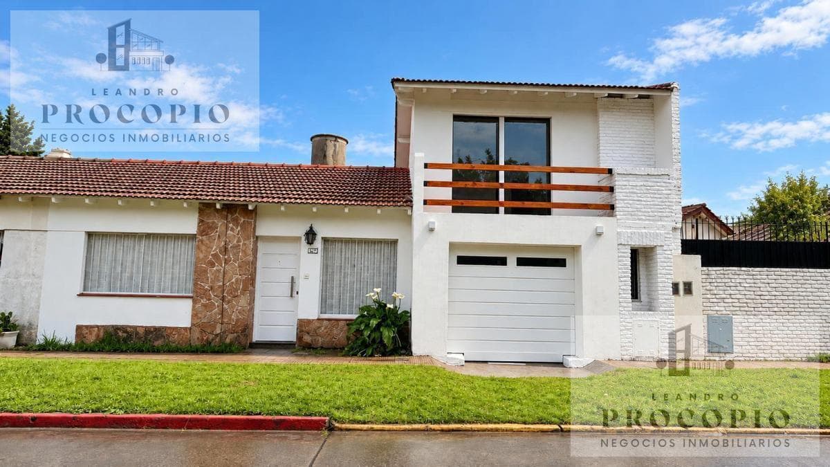 Casa 4 ambientes en venta en Paso Del Rey centro