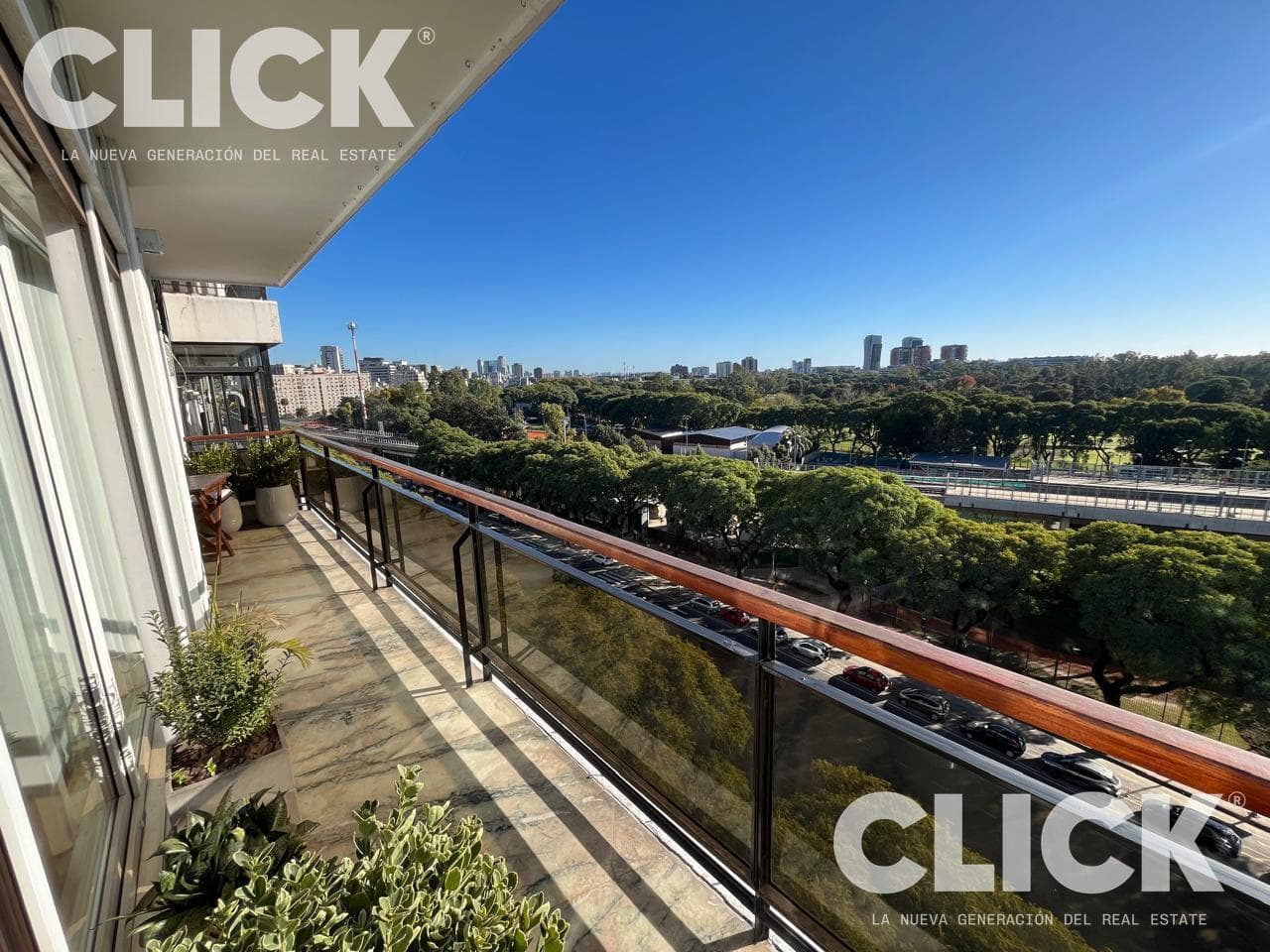 Venta - Piso de 5 ambientes con balcón - Sobre la Av. Libertador - Vista Abierta - Belgrano