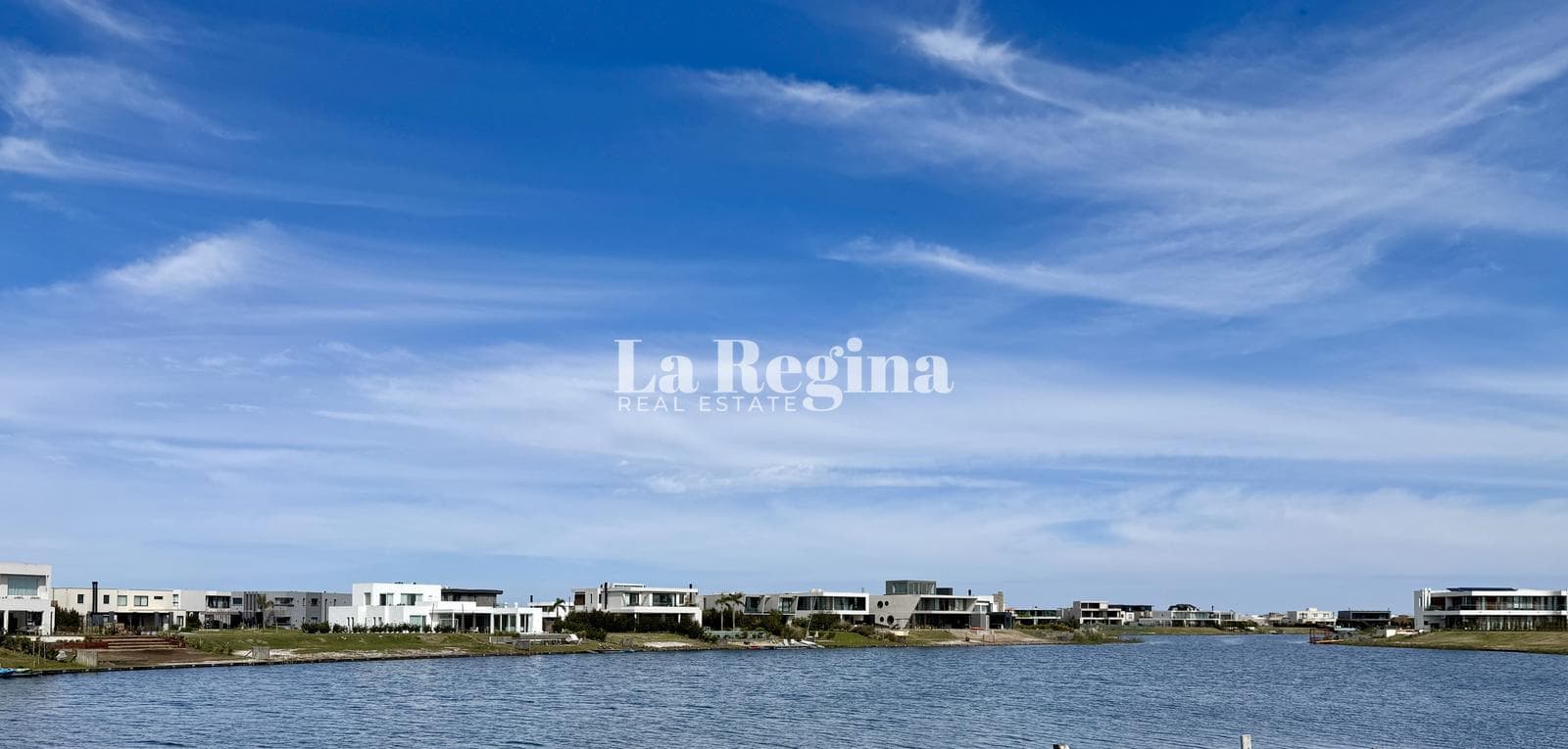 Casa en Costas. Puertos del Lago