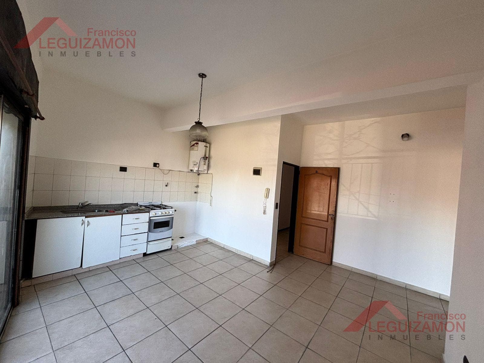 DEPARTAMENTO DE 2 AMBIENTES EN ALQUILER – LOMAS DEL MIRADOR – BAJAS EXPENSAS – BALCÓN AL FRENTE