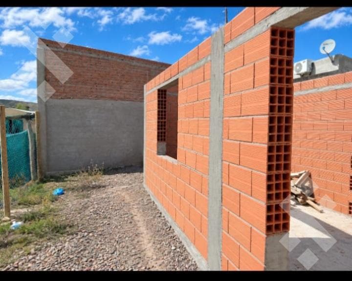Terreno en VENTA- Alta Gracia, Cinco Saltos / RÍO NEGRO. Terreno con casa en construcción.
